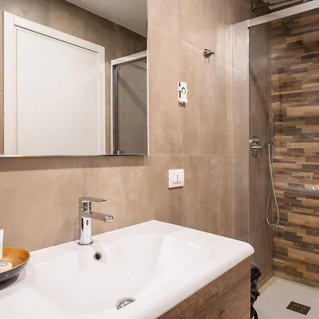 Fourooms - Sparano 2* Барі